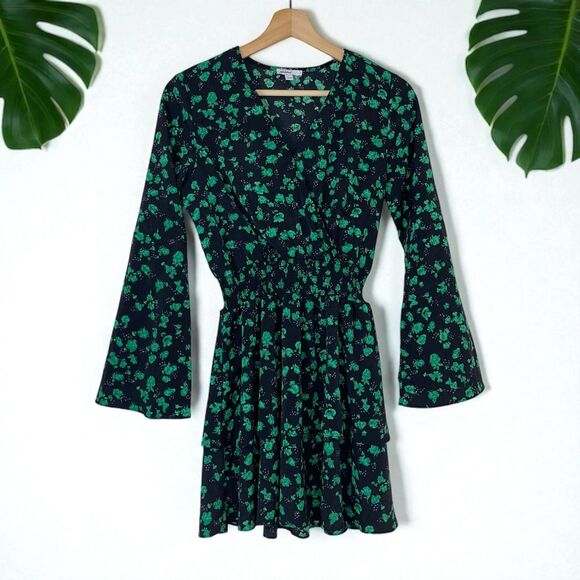 Subdued Emerald Leaf Floral Print Ruffle Tiered Flare Sleeve Dress - Picture 4 of 10